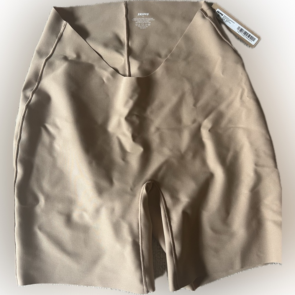 Skims *sold out * dipped front  shapewear short